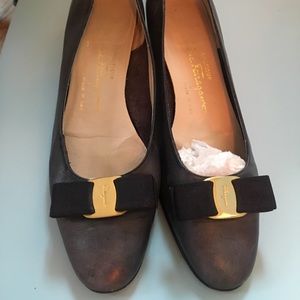Vintage Navy Ferragamo Bow Pumps